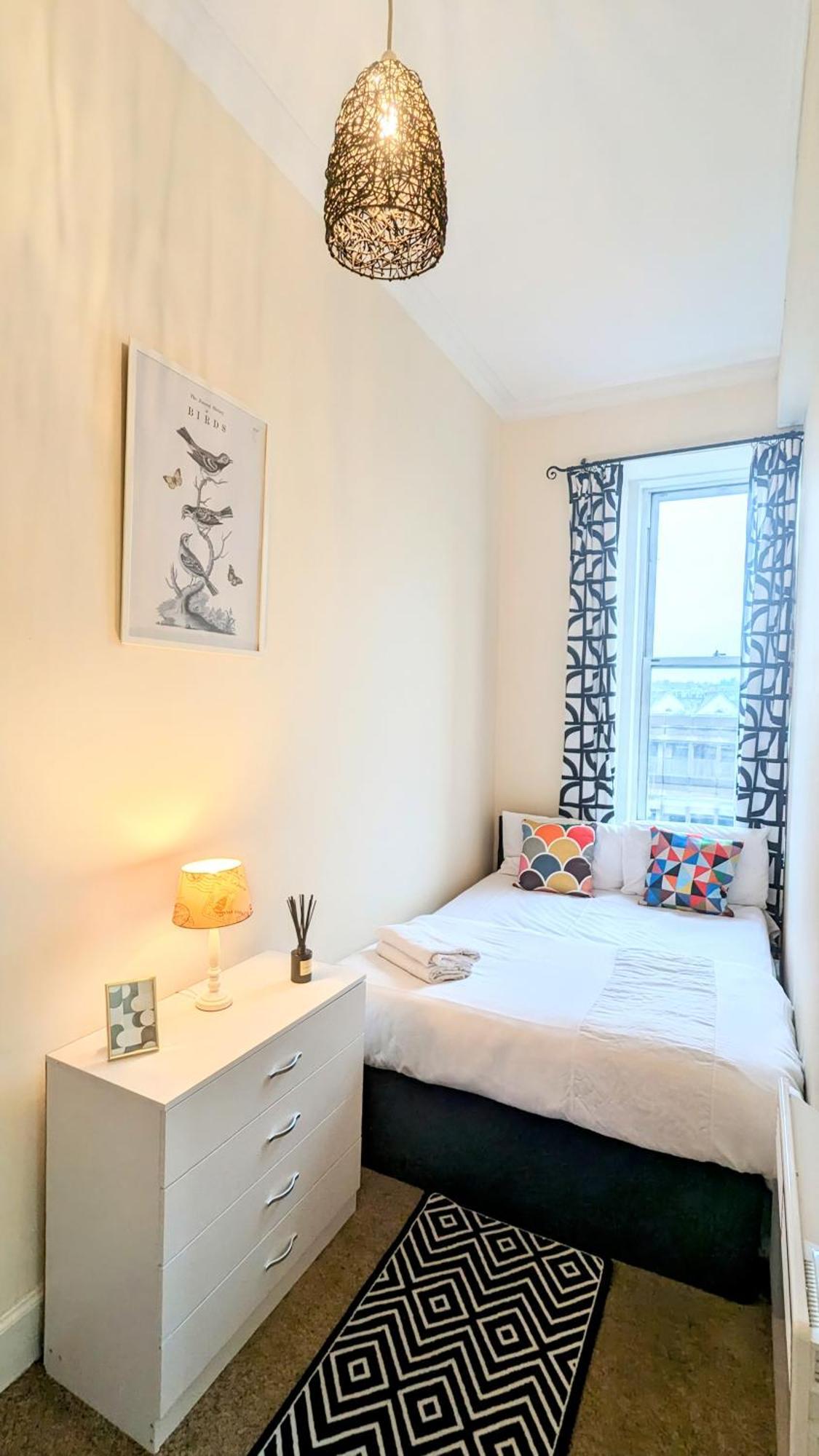 Sunny Haymarket Room Единбург Екстер'єр фото